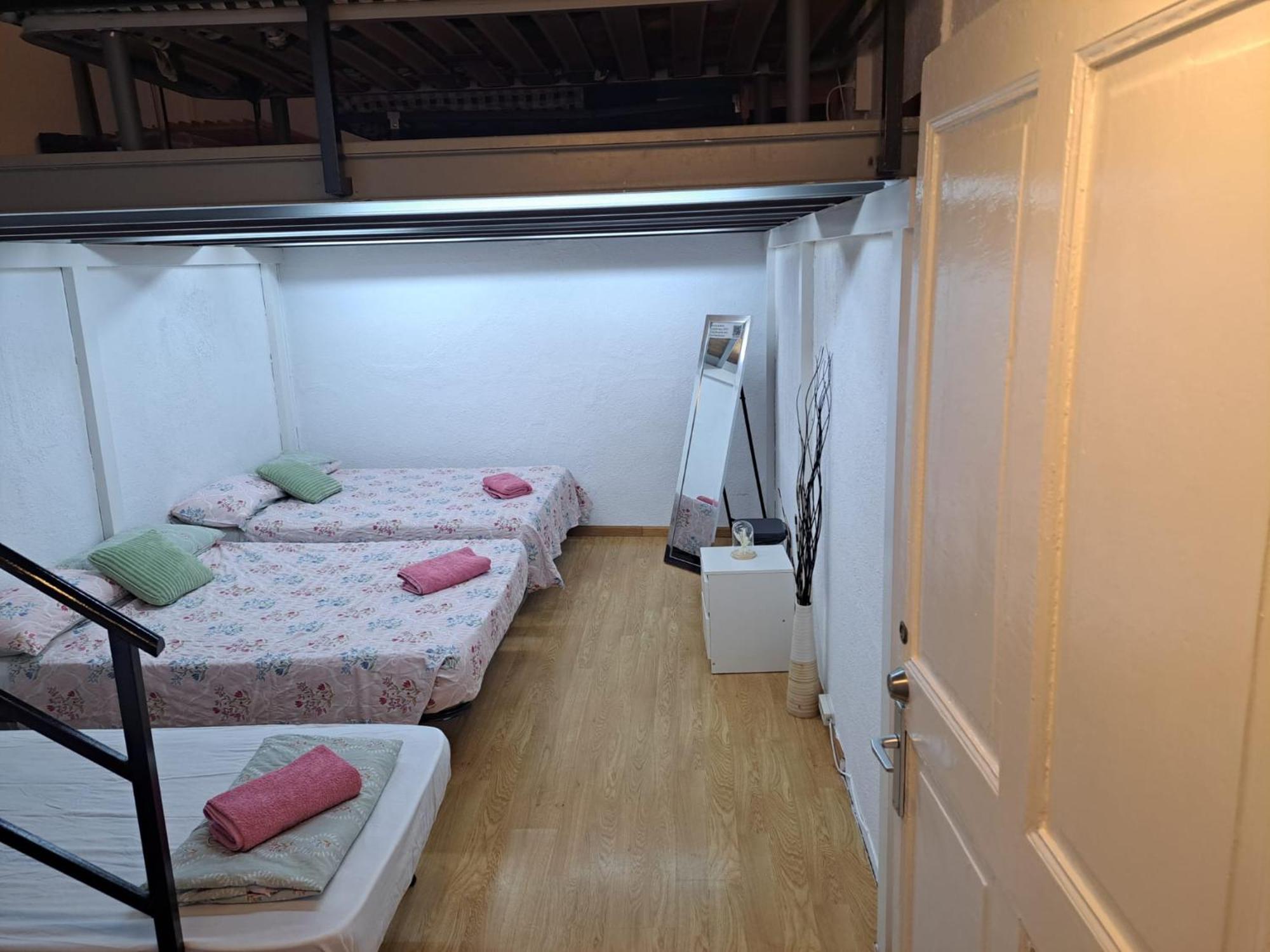 Habitacion Para Grupos Hasta 8 En Plena Rambla De Cataluna Barcelona Zewnętrze zdjęcie