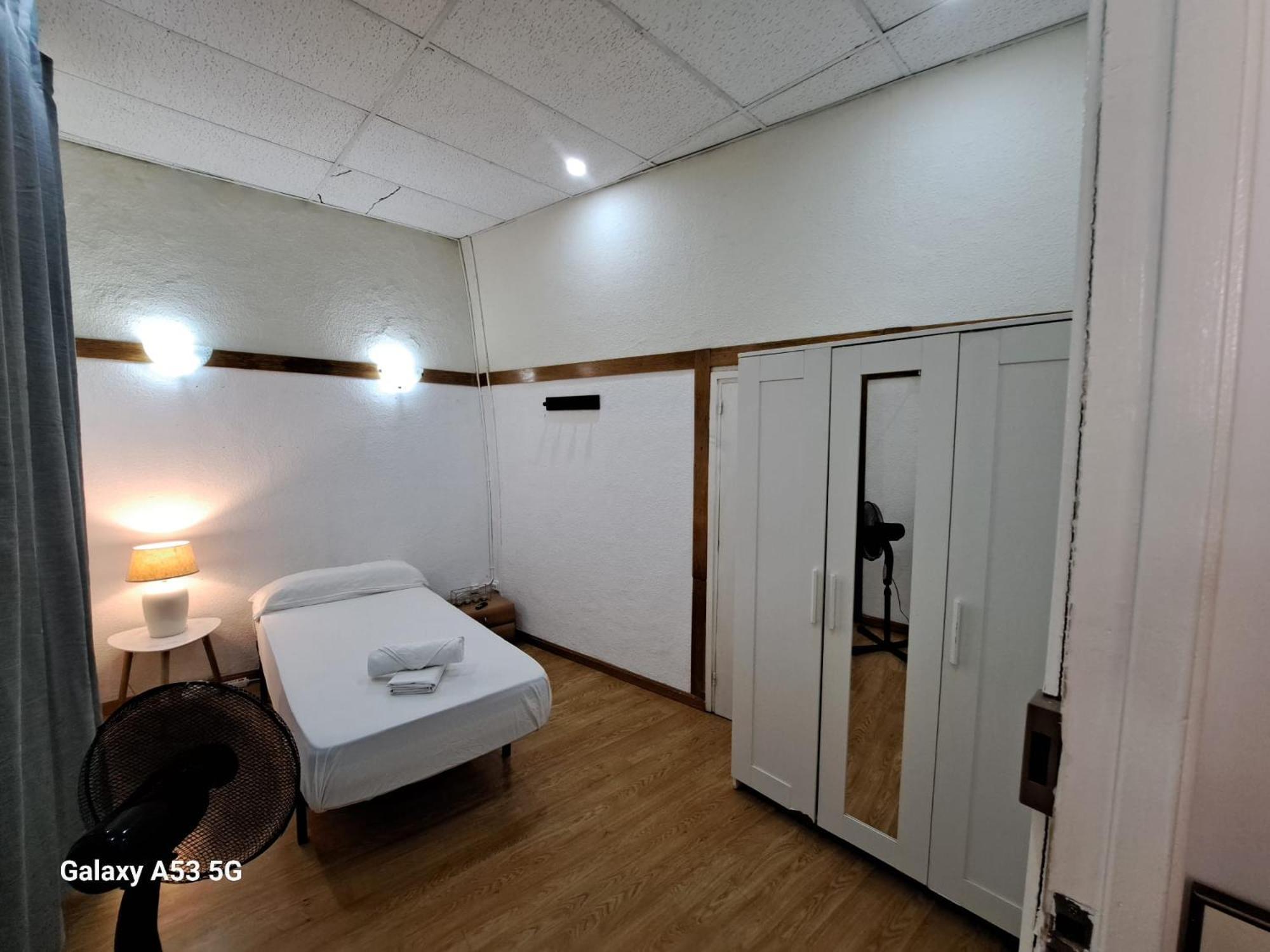 Habitacion Para Grupos Hasta 8 En Plena Rambla De Cataluna Barcelona Zewnętrze zdjęcie