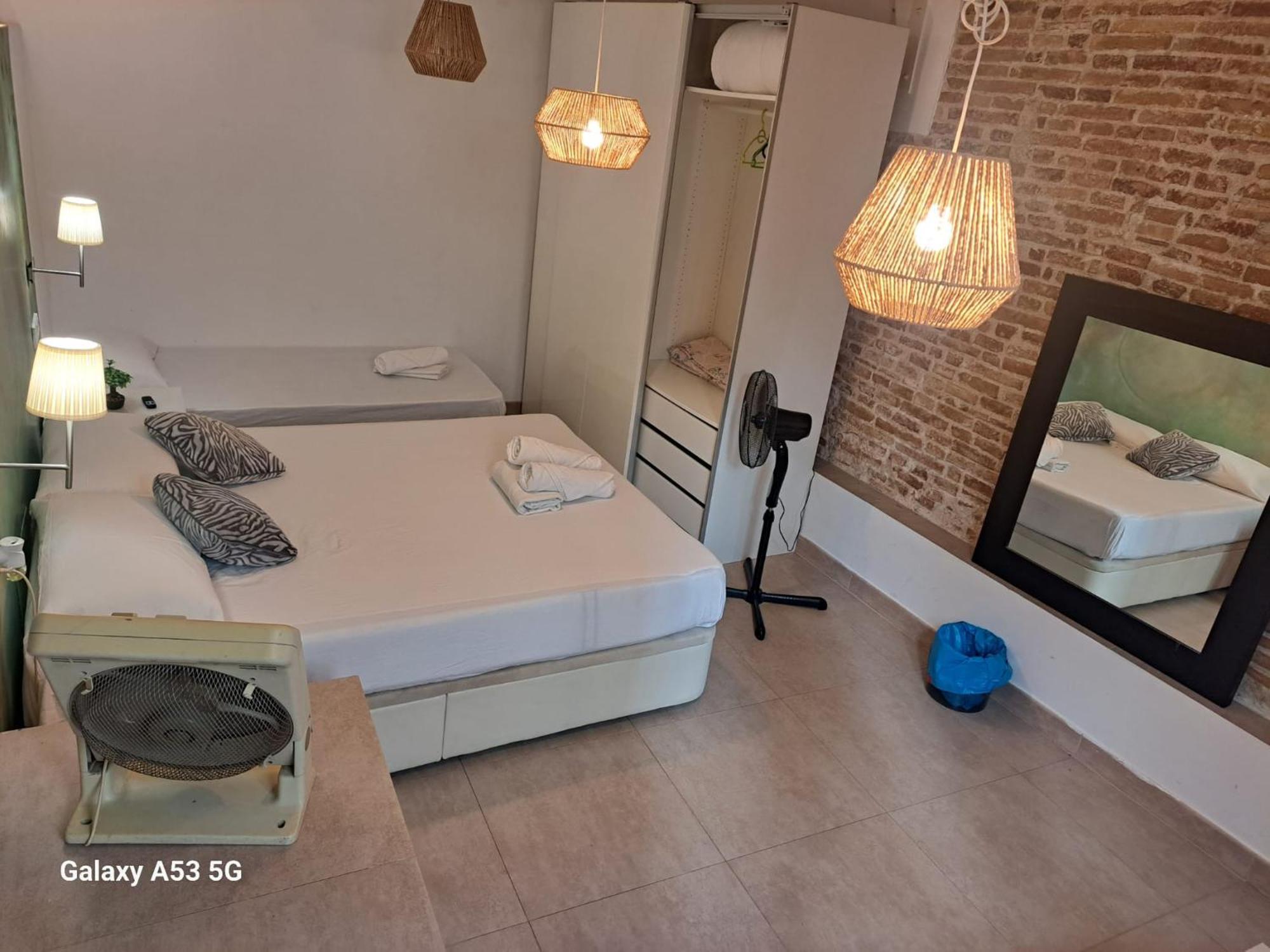 Habitacion Para Grupos Hasta 8 En Plena Rambla De Cataluna Barcelona Zewnętrze zdjęcie