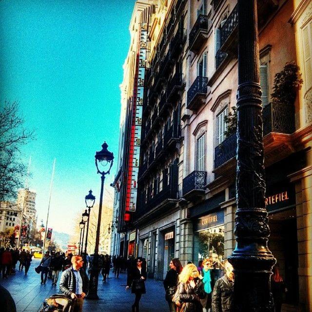 Habitacion Para Grupos Hasta 8 En Plena Rambla De Cataluna Barcelona Zewnętrze zdjęcie