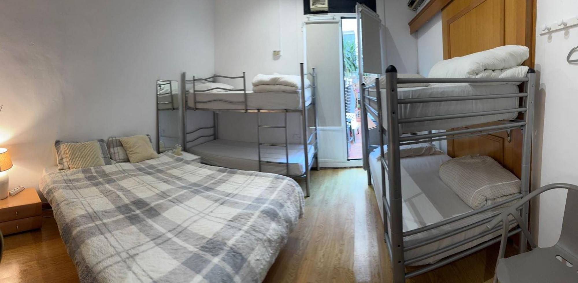 Habitacion Para Grupos Hasta 8 En Plena Rambla De Cataluna Barcelona Zewnętrze zdjęcie